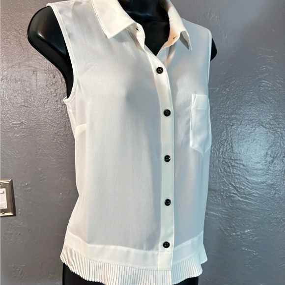 CAbi White Button Down Pleat Shirt Sleeveless Notched Collar - Picture 2 of 12